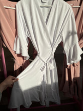 Load image into Gallery viewer, Personalised Bridal Ruffle Robe
